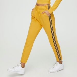 Aritzia TNA iconic sweatpants white never worn with tags size Medium